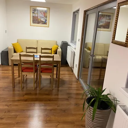 - E - Vyhlidka Nad Rekou Lodge Zdiby