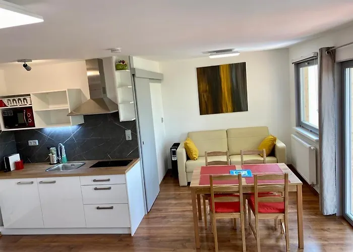 Lodge - E - Vyhlidka Nad Rekou