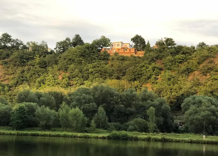 - E - Vyhlidka Nad Rekou Lodge